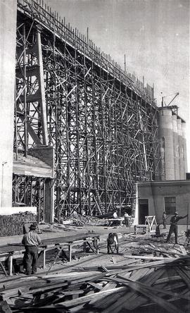 ITEM 0058 - 1937 - Junio - Construcción del edificio Molino Fénix.